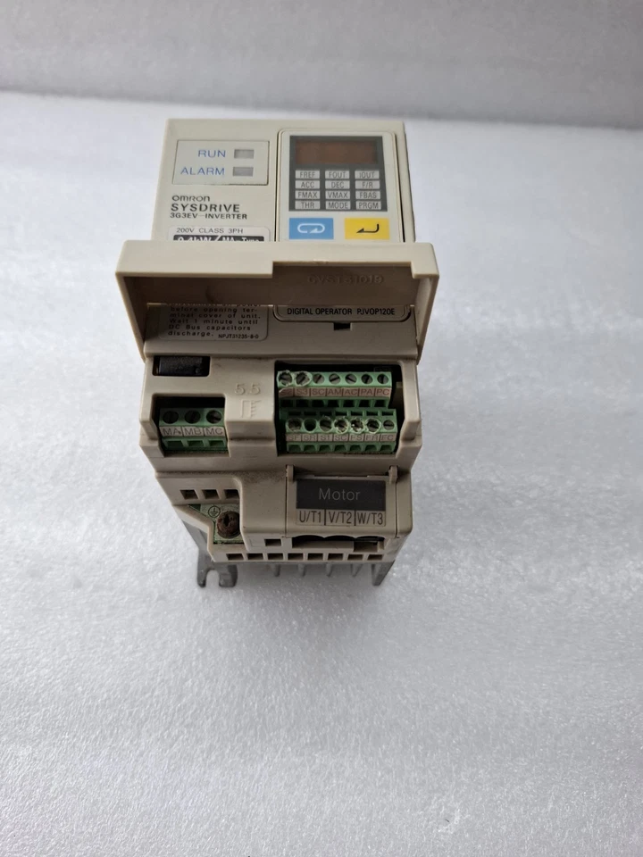 OMRON SYSDRIVE 3G3EV-INVERTER 0.4kW 3G3EV-A2004MA-CUE 230V